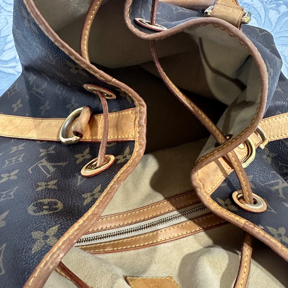 LOUIS VUITTON BUCKET BAG - Picture 7 of 10